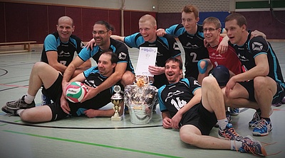 Auf dem Bild links nach rechts: Hinten Alexander Heinze, Reiko hentschel,Alexander Schwadorf,Lukas Hölker,Philipp von Detten und Matthias Schirbel. Vorne von links Thomas und Stephan Riesen.