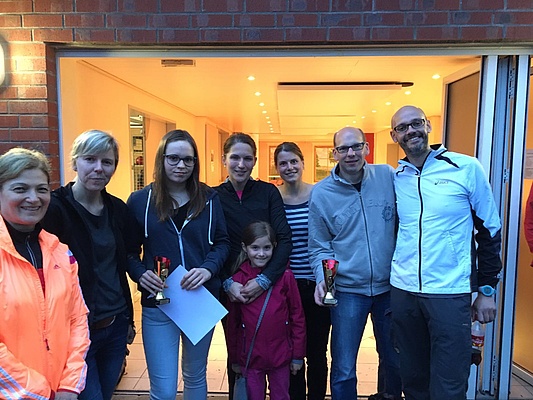 Daniela und Klara in Bentfeld auf dem Treppchen